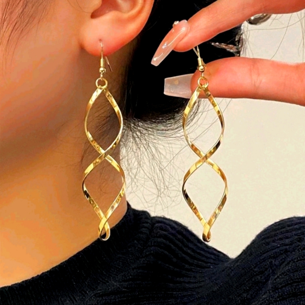 Elegant Gold Twisted Earrings
